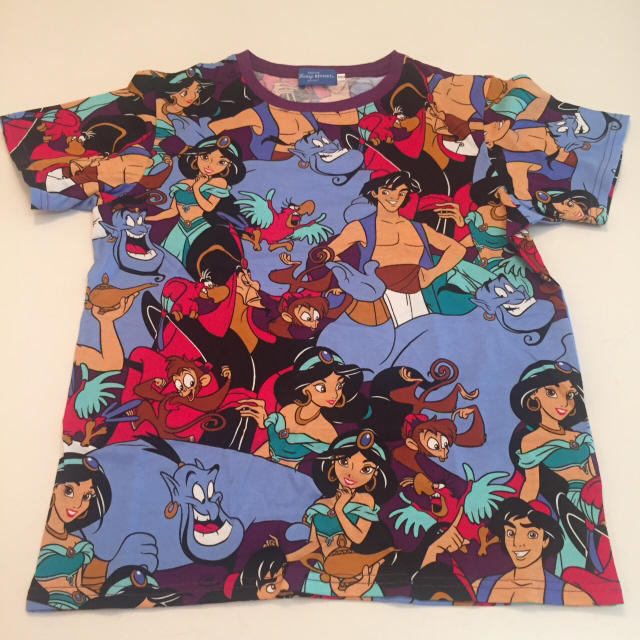 Disney(ディズニー)のディズニー アラジン 総柄Tシャツ  レディースのトップス(Tシャツ(半袖/袖なし))の商品写真