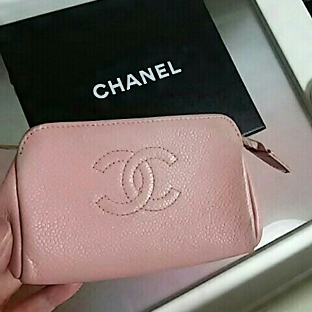 CHANEL(シャネル)のおまけつき♪シャネルキャビアスキンポーチ レディースのファッション小物(ポーチ)の商品写真