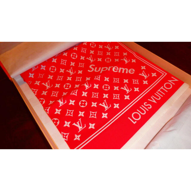 Supreme(シュプリーム)のsupremeバンダナ レディースのファッション小物(バンダナ/スカーフ)の商品写真