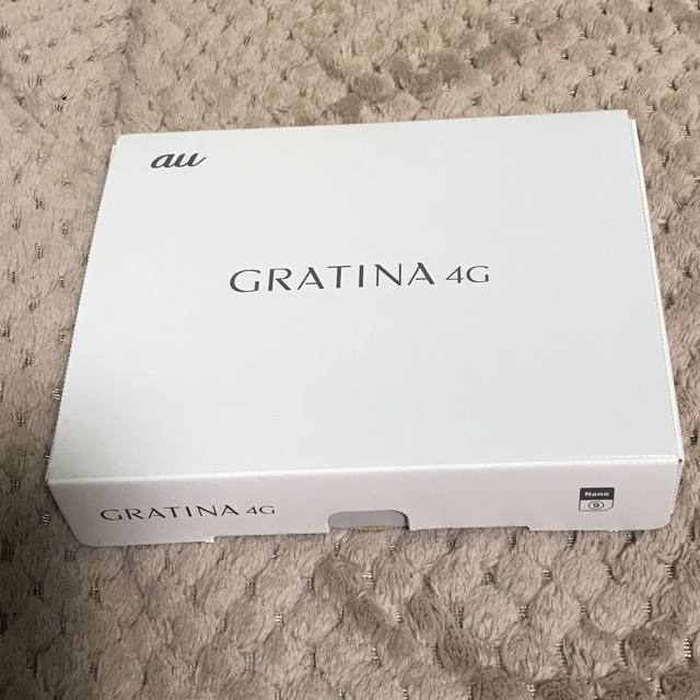 京セラ(キョウセラ)のau ガラホ GRATINA4G 白 SIMフリー 新品 未使用 スマホ/家電/カメラのスマートフォン/携帯電話(携帯電話本体)の商品写真