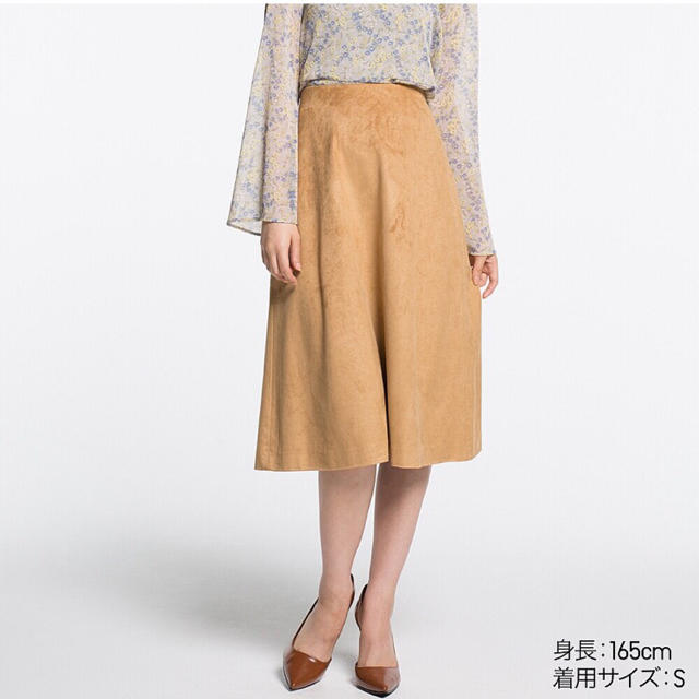 UNIQLO(ユニクロ)の新品 ユニクロ　ハイウエストスエードタッチフレアスカート　ベージュ　Sサイズ レディースのスカート(ひざ丈スカート)の商品写真