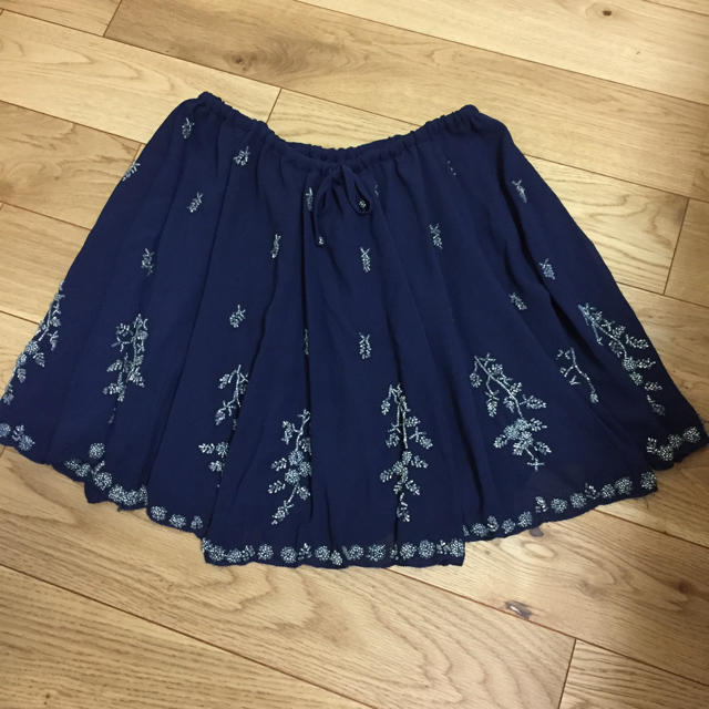 MERCURYDUO(マーキュリーデュオ)のMERCURYDUO♡ビジュー刺繍スカート レディースのスカート(ミニスカート)の商品写真