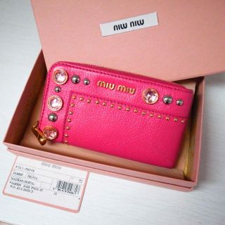 ミュウミュウ(miumiu)のゆうゆう様専用♡ミュウミュウ ポーチ スタッズ ピンク レザー バッグ 財布(ポーチ)