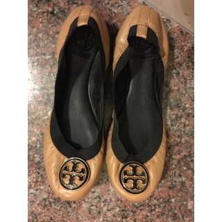 トリーバーチ(Tory Burch)のトリーバーチTORY BURCHベージュキャメル黒ブラックバレエフラットシューズ(バレエシューズ)