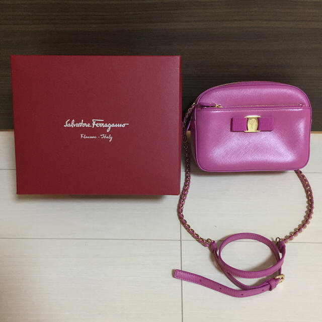 Salvatore Ferragamo - 新品 フェラガモ ヴァラリボン ショルダーバッグの通販 by tasorita's shop