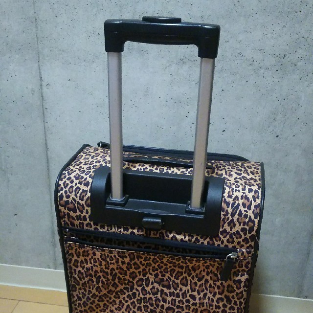 ヒョウ柄 キャリーバッグ キャスター ポケット 機内持ち込み 手荷物 旅行 空港 レディースのバッグ(スーツケース/キャリーバッグ)の商品写真
