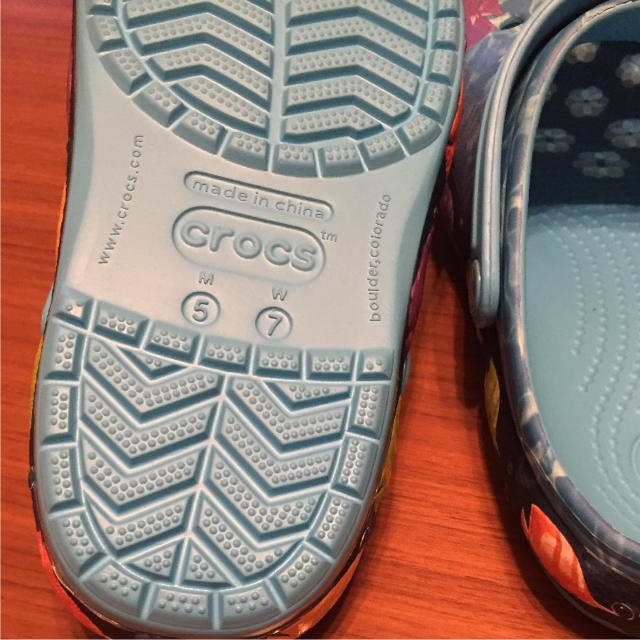 crocs(クロックス)の新品 クロックス LED 23.0 キッズ/ベビー/マタニティのキッズ靴/シューズ(15cm~)(サンダル)の商品写真