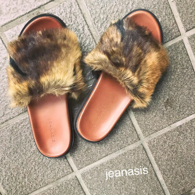 JEANASIS(ジーナシス)のjeanasisファーサンダル レディースの靴/シューズ(サンダル)の商品写真