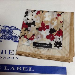 バーバリー(BURBERRY)の新品☆バーバリー✨   秋色可愛い花柄ハンカチ (ハンカチ)