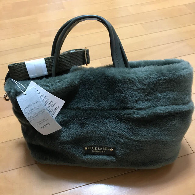 BURBERRY BLUE LABEL(バーバリーブルーレーベル)のブルーレーベルクレストブリッジのファーバッグ レディースのバッグ(ショルダーバッグ)の商品写真