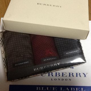 バーバリー(BURBERRY)の新品☆バーバリー  刺繍マーク入りハンカチギフト   3枚セット(ハンカチ/ポケットチーフ)