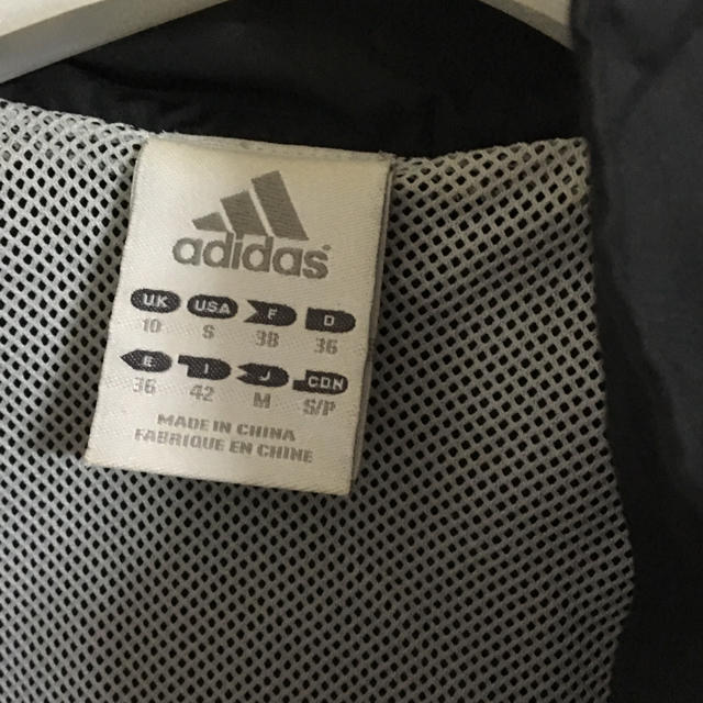 adidas(アディダス)のアディダス ナイロンジャンパー レディースのジャケット/アウター(ブルゾン)の商品写真