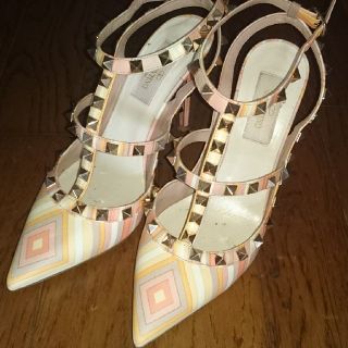 ヴァレンティノ(VALENTINO)のヴァレンティノ ロックスタッズパンプス(ハイヒール/パンプス)