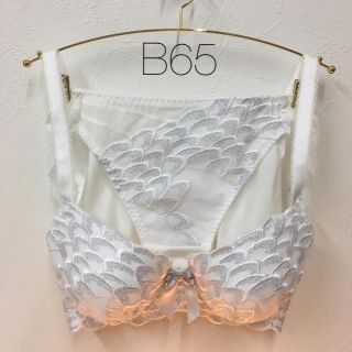 トリンプ(Triumph)の♡ふりる様専用♡【新品】B65 トリンプ セサ ブラ&ショーツセット(ブラ&ショーツセット)