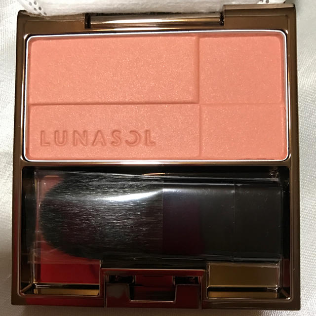 LUNASOL(ルナソル)の秋の新色❣️LUNASOLカラーリングシアーチークス#08  ベージュオレンジ コスメ/美容のベースメイク/化粧品(チーク)の商品写真