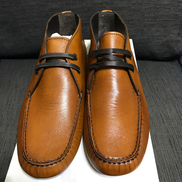 TOD'S(トッズ)のイルカンパゴ　ドライビング・チャッカブーツ  サイズ42（27-27.5cm）茶 メンズの靴/シューズ(ブーツ)の商品写真