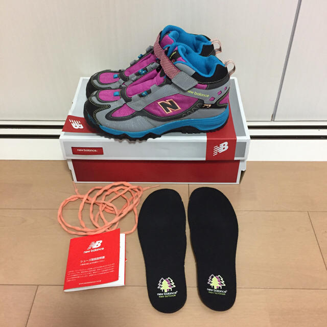 New Balance(ニューバランス)のnew  balance  トレッキングシューズ  22.5cm  新品同様 スポーツ/アウトドアのアウトドア(登山用品)の商品写真