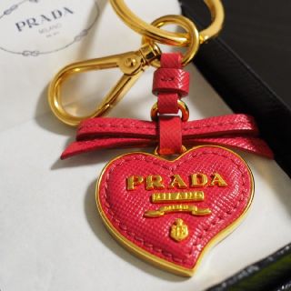 プラダ(PRADA)の美品★ PRADA キーホルダー サファイアーノ ハート(キーホルダー)