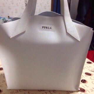 フルラ(Furla)の24日迄。送料込。フルラ✨レザーホワイト(トートバッグ)