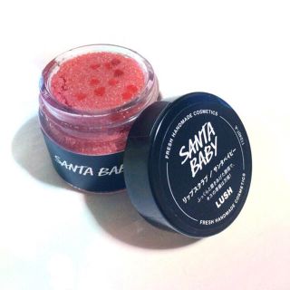 ラッシュ(LUSH)のLUSH リップスクラブ サンタベイビー(リップケア/リップクリーム)