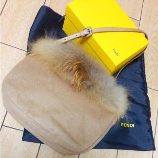 フェンディ(FENDI)のフェンディ 正規品 リアルファーバッグ(ショルダーバッグ)