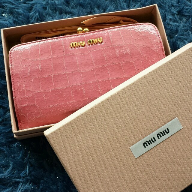 miumiu がま口財布