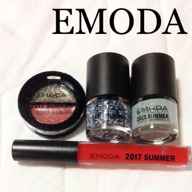 EMODA(エモダ)の⭐️新品⭐️【EMODA エモダ】コスメ 4点セット。 コスメ/美容のキット/セット(コフレ/メイクアップセット)の商品写真