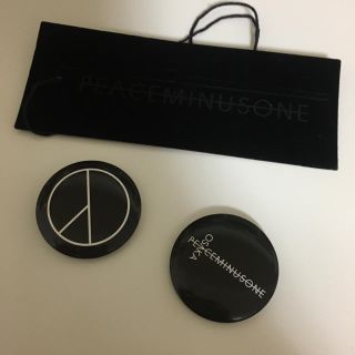 ピースマイナスワン(PEACEMINUSONE)の正規品 peaceminusone 缶バッチ2種セット(バッジ/ピンバッジ)