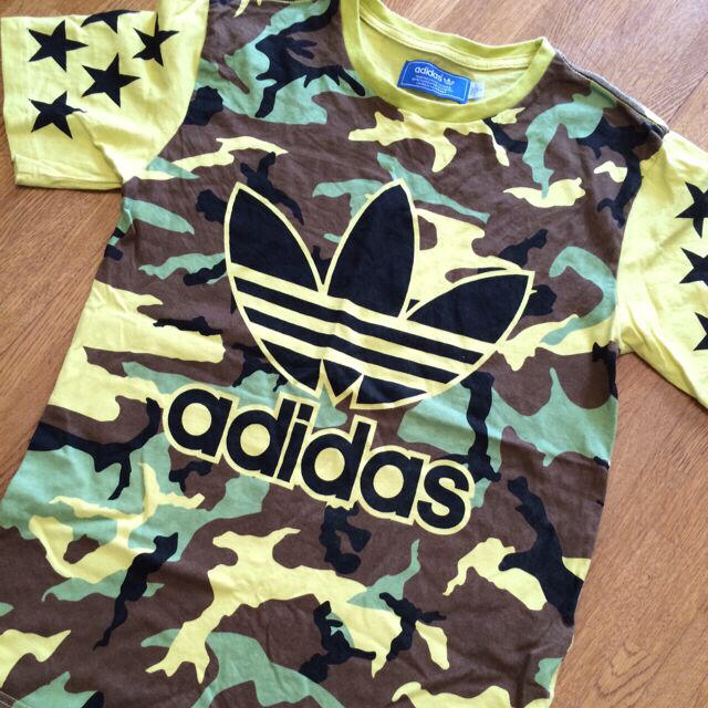 adidas(アディダス)のadidas❤️派手〜なTシャツ！！ レディースのトップス(Tシャツ(半袖/袖なし))の商品写真