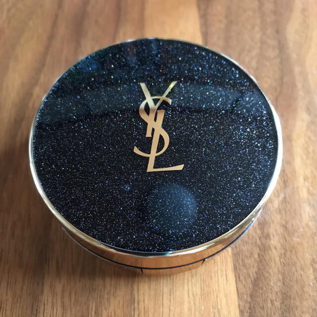 Yves Saint Laurent Beaute(イヴサンローランボーテ)のYSL☆アンクルドポールクッション☆限定パッケージ コスメ/美容のベースメイク/化粧品(ファンデーション)の商品写真