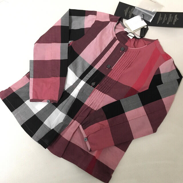 BURBERRY(バーバリー)の【 カノン様 ご専用です 】今季 バーバリー トップス 4y 新品 キッズ/ベビー/マタニティのキッズ服女の子用(90cm~)(ブラウス)の商品写真