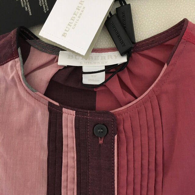 BURBERRY(バーバリー)の【 カノン様 ご専用です 】今季 バーバリー トップス 4y 新品 キッズ/ベビー/マタニティのキッズ服女の子用(90cm~)(ブラウス)の商品写真