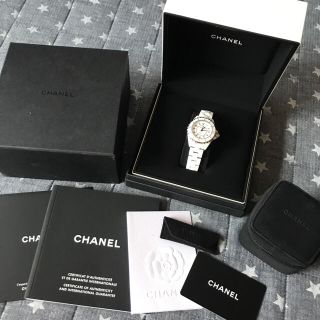 シャネル(CHANEL)のCHANEL♡J12♡ホワイトセラミック33mm♡美品(腕時計)