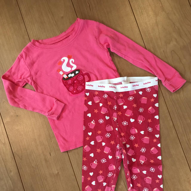 babyGAP(ベビーギャップ)のbabyGap パジャマ 90 キッズ/ベビー/マタニティのキッズ服女の子用(90cm~)(パジャマ)の商品写真