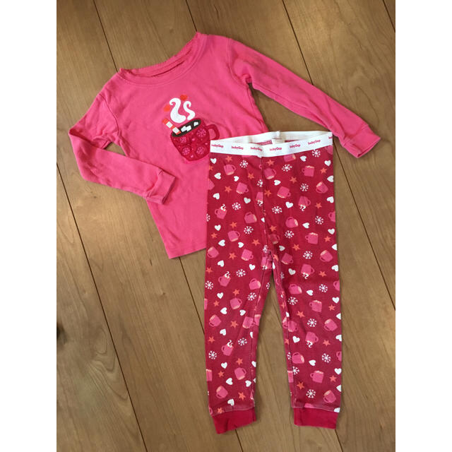 babyGAP(ベビーギャップ)のbabyGap パジャマ 90 キッズ/ベビー/マタニティのキッズ服女の子用(90cm~)(パジャマ)の商品写真