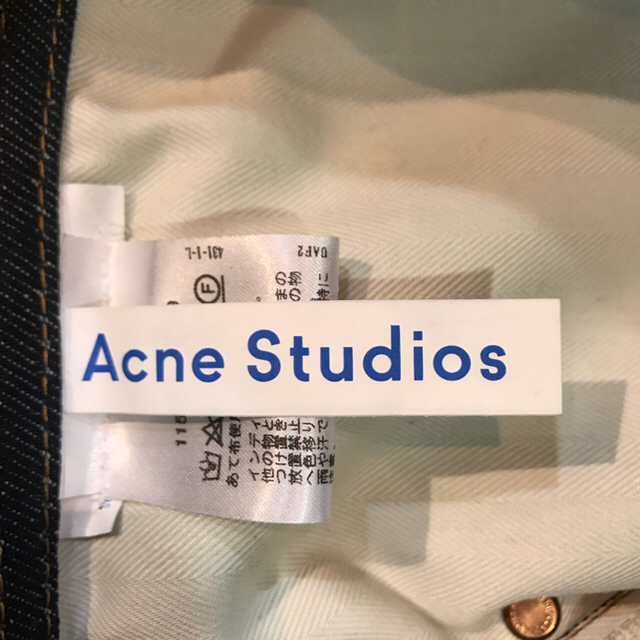 ACNE(アクネ)の【2017SS】 アクネストゥディオズ ブロコンスト デニムサイズ34/32 レディースのパンツ(デニム/ジーンズ)の商品写真
