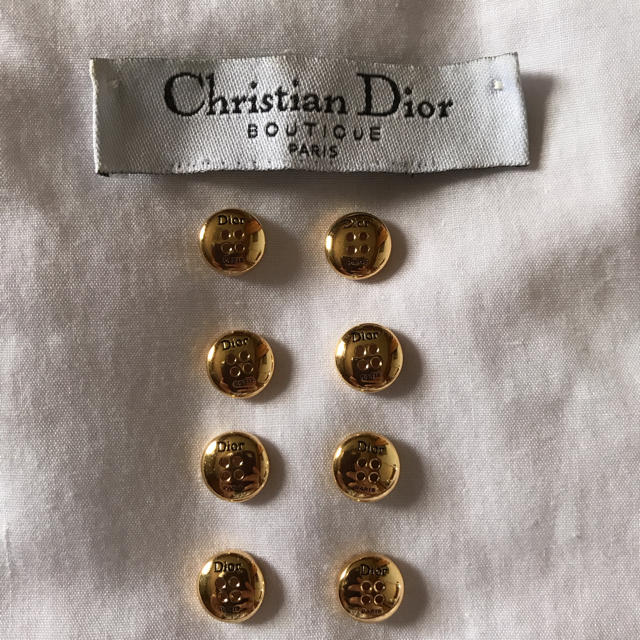 Christian Dior(クリスチャンディオール)のぶると様専用 Christian Dior タグ&ボタン(8個) ハンドメイドの素材/材料(各種パーツ)の商品写真