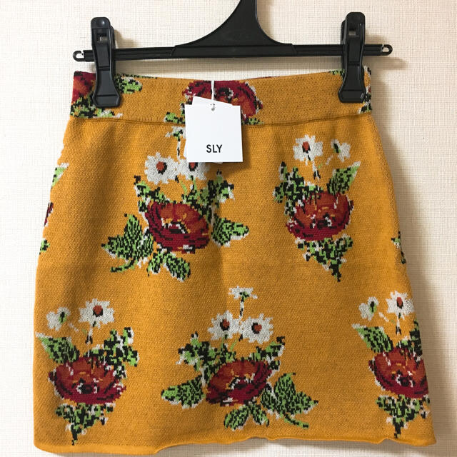 SLY(スライ)の【SLY】花柄スカート 新品未使用 レディースのスカート(ミニスカート)の商品写真