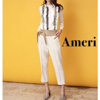 アメリヴィンテージ(Ameri VINTAGE)の【完売❗️新品】Ameri  アメリ センタータックパンツ アイボリー(クロップドパンツ)