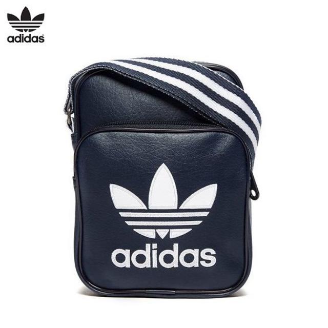 adidas(アディダス)の★送料無料★UK直輸入★アディダスオリジナルス★スモールアイテムバッグ★紺x白★ メンズのバッグ(その他)の商品写真