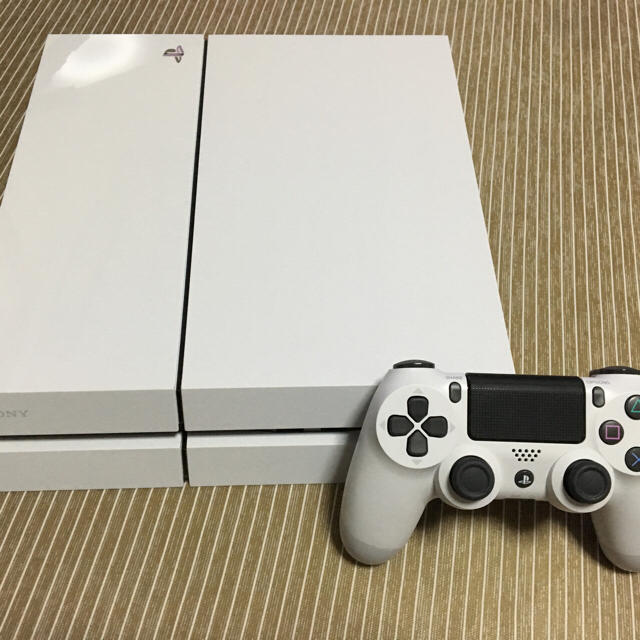PlayStation 4 ホワイト 500GB CUH-1100