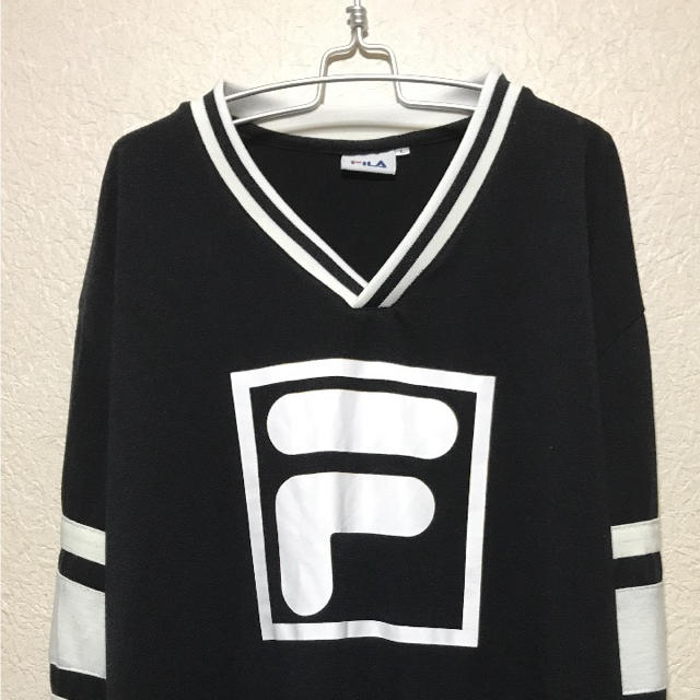 FILA(フィラ)のちぃ様 専用 90s FILA フィラ ビックロゴ プリント 白×黒 カラー レディースのトップス(Tシャツ(長袖/七分))の商品写真