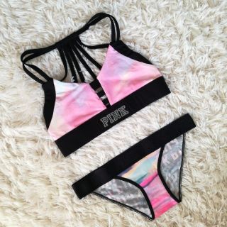 ヴィクトリアズシークレット(Victoria's Secret)の新品　Victoria's Secret PINK ブラレット&ショーツセット(ブラ&ショーツセット)