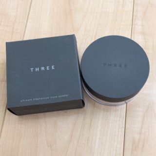 スリー(THREE)のTHREE ルースパウダー カラーレス01(フェイスパウダー)