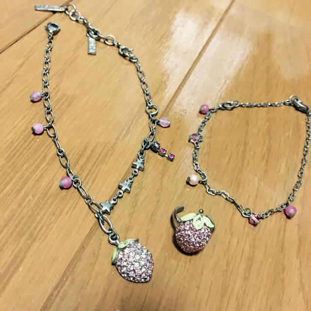 Anna Sui 値下げ Anna Sui いちご ネックレス リング ブレスレットの通販 By Maw S Shop アナスイならラクマ