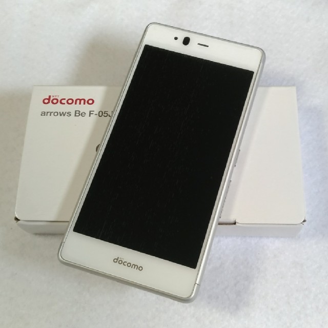 富士通(フジツウ)のSIMフリー docomo arrows Be F-05J ホワイト 新品 スマホ/家電/カメラのスマートフォン/携帯電話(スマートフォン本体)の商品写真