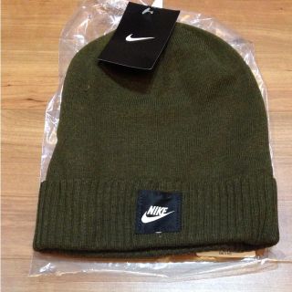 ナイキ(NIKE)の新品！ナイキ ニット帽   カーキ(ニット帽/ビーニー)