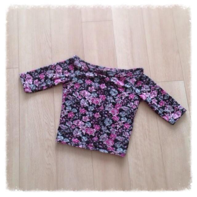 Bershka(ベルシュカ)のベルシュカ 花柄トップス♡ レディースのトップス(Tシャツ(長袖/七分))の商品写真