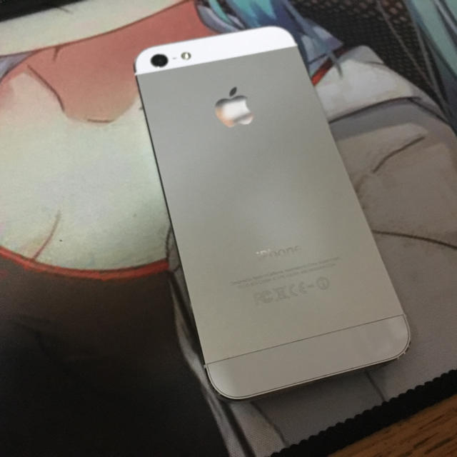 Apple(アップル)のiPhone5 au 16GB White 美品 スマホ/家電/カメラのスマートフォン/携帯電話(スマートフォン本体)の商品写真