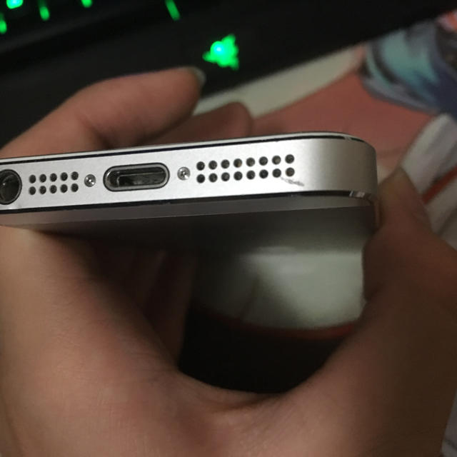 Apple(アップル)のiPhone5 au 16GB White 美品 スマホ/家電/カメラのスマートフォン/携帯電話(スマートフォン本体)の商品写真